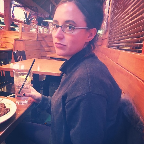 Meet your Posher, Whitney - Picture 1 of 1